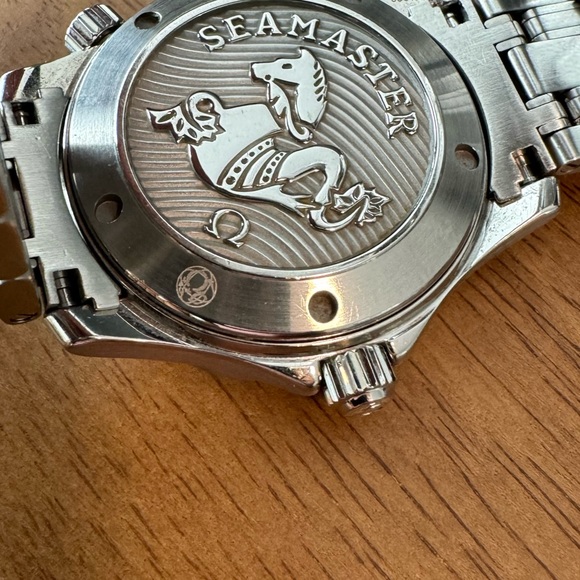 Omega Seamaster Professional Midsize Diver 300M - Picture 4 of 6